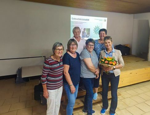Einladung zum Seniorennachmittag im Gemeindehaus Einladung zum Seniorennachmittag im Gemeindehaus